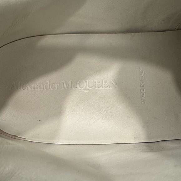 Alexander McQueen - Picture 13 of 15